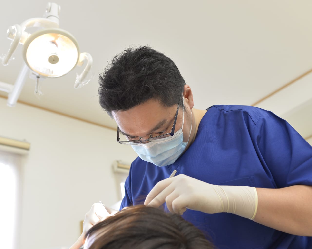 wisdom tooth removal process in Singapore being done