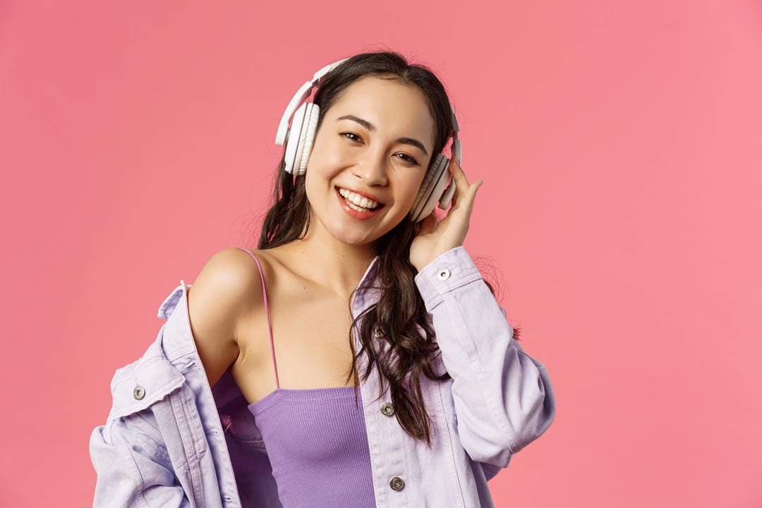 Lady enjoying her active lifestyle while undergoing Invisalign treatment in Singapore